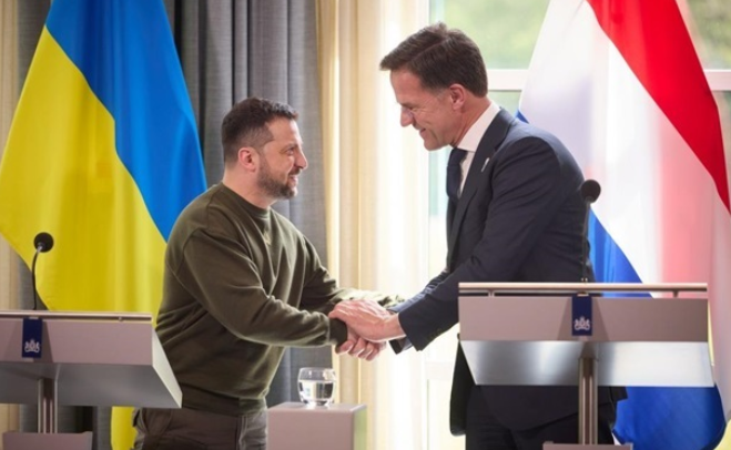 Володимир Зеленський та Марк Рютте обговорили термінове посилення української ППО Володимир Зеленський та Марк Рютте обговорили термінове посилення української ППО